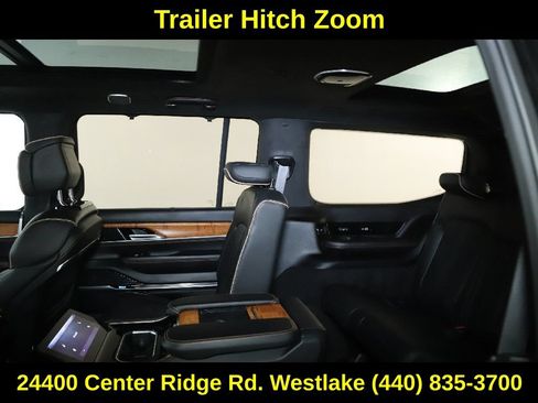 Used 2024 Jeep Grand Wagoneer Series III w/ HD Trailer Tow Package AWD/4WD image 15