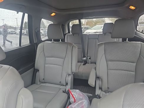 Used 2017 Honda Pilot Elite image 2
