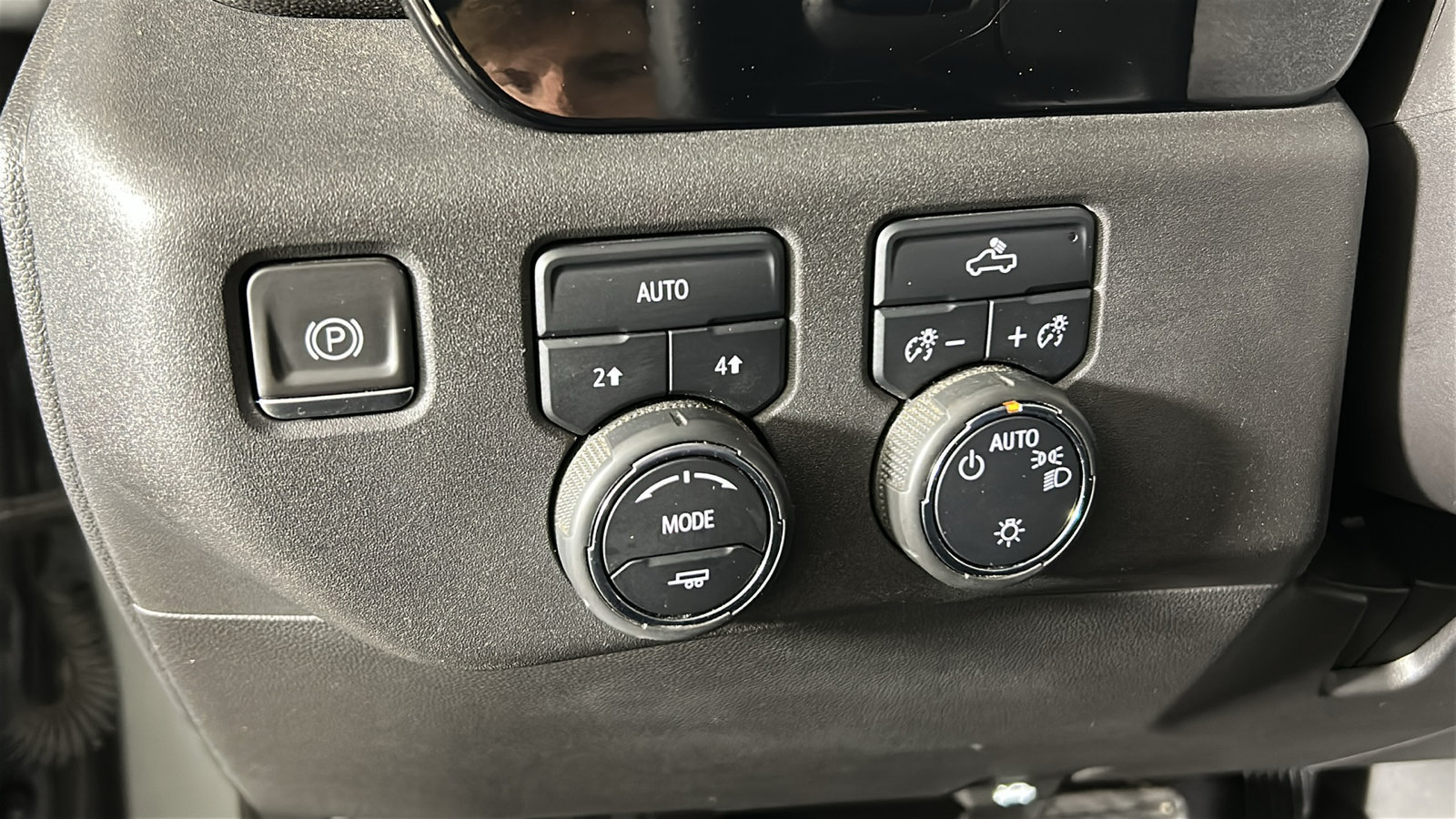 Used 2024 Chevrolet Silverado 1500 LT AWD/4WD image 24