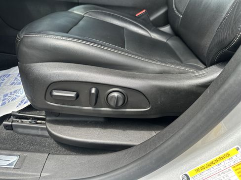 Used 2019 GMC Acadia SLT AWD/4WD image 12