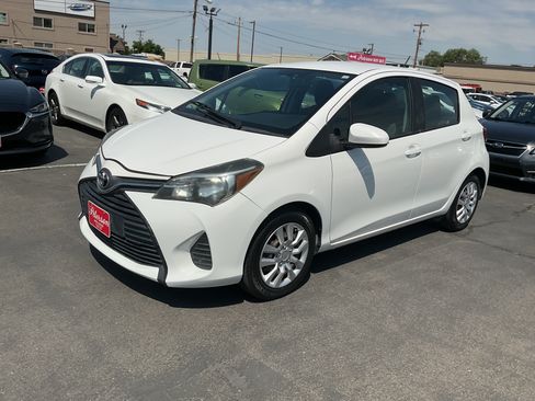 Used 2016 Toyota Yaris L FWD image 2