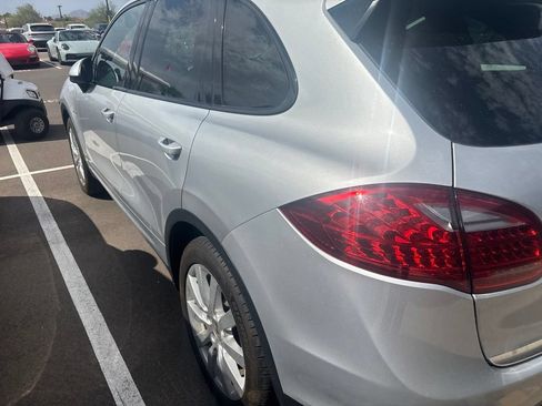Used 2013 Porsche Cayenne Diesel AWD/4WD image 2