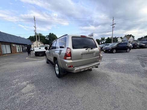 Used 2004 Toyota 4Runner SR5 AWD/4WD image 28