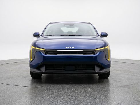 Used 2025 Kia K4 LXS image 2