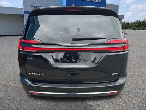 Used 2024 Chrysler Pacifica Touring-L image 7