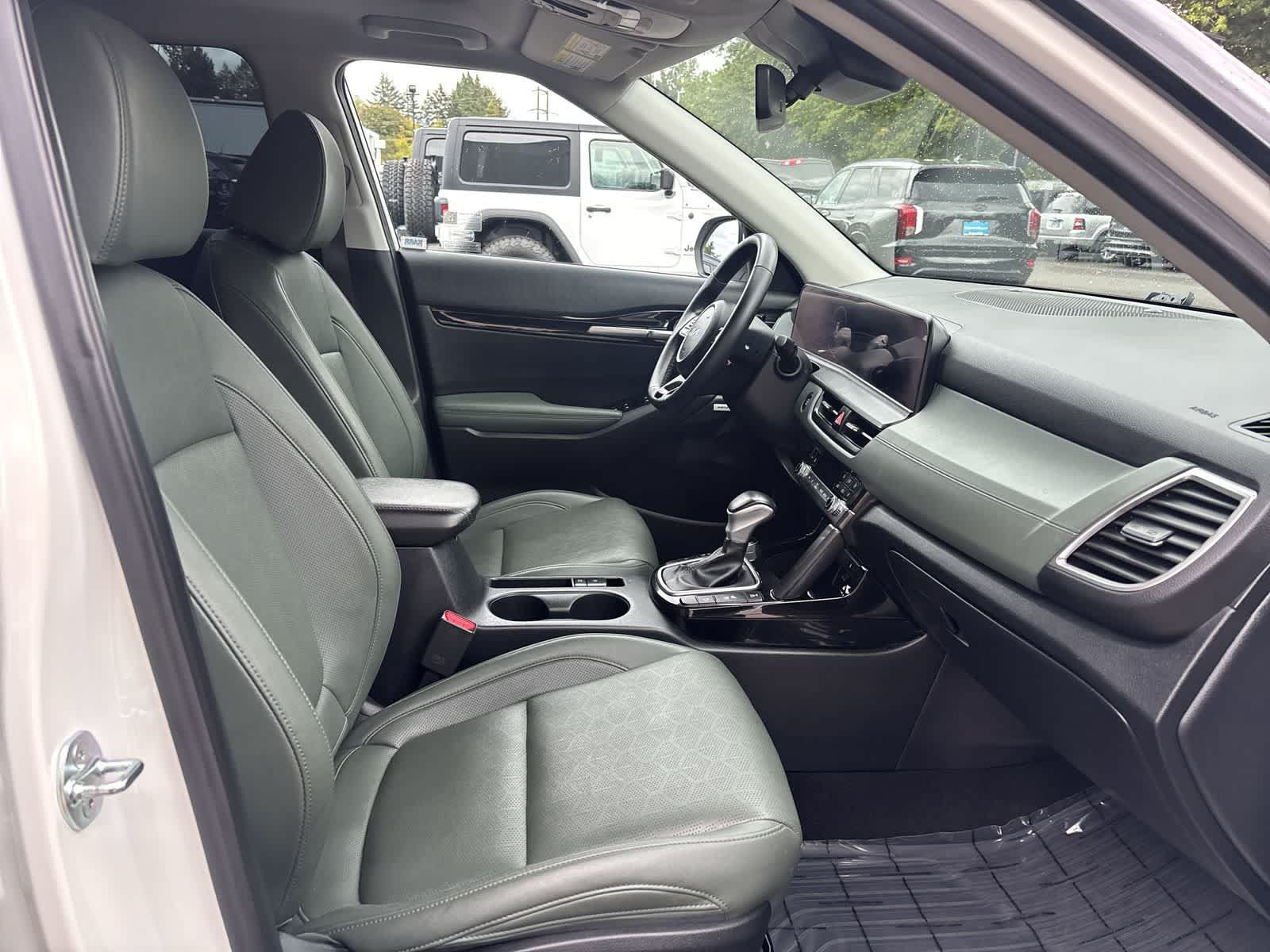 Used 2024 Kia Seltos SX w/ SX Sunroof Package AWD/4WD image 5