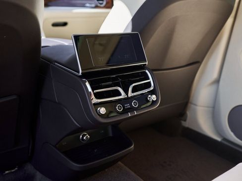 Used 2023 Bentley Bentayga Extended Wheelbase image 50