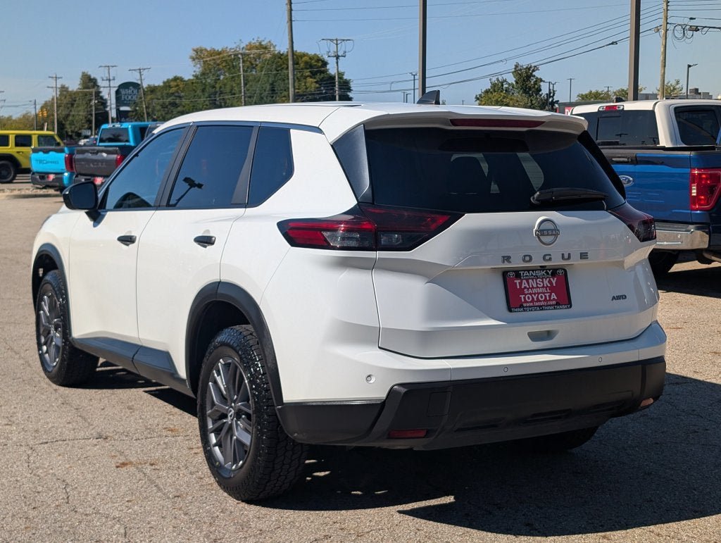 Used 2024 Nissan Rogue S AWD/4WD image 6