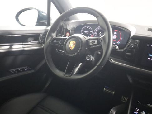 Used 2025 Porsche Cayenne S AWD/4WD image 12