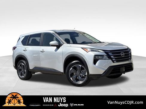 Used 2025 Nissan Rogue SV FWD image 1