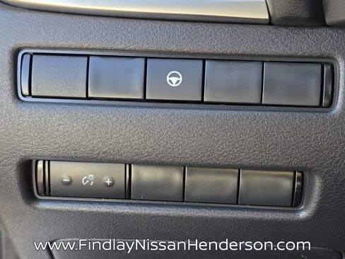 Used 2023 Nissan Rogue SV image 25