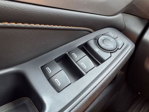 Used 2021 Chevrolet Traverse LT FWD image 23