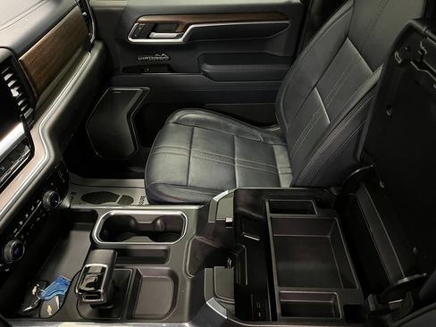 Used 2022 Chevrolet Silverado 1500 High Country w/ High Country Premium Package AWD/4WD image 39