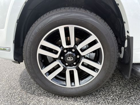Used 2024 Toyota 4Runner Limited AWD/4WD image 21