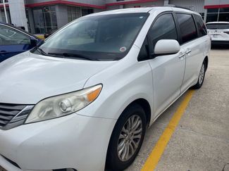 Used 2015 Toyota Sienna XLE video 1