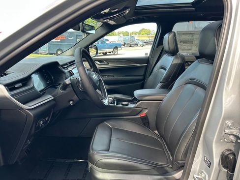 New 2025 Jeep Grand Cherokee Limited w/ Luxury Tech Group II AWD/4WD image 20