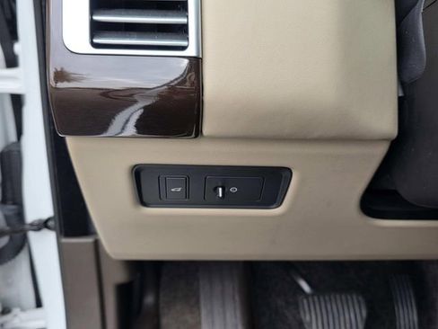 Used 2018 Land Rover Range Rover HSE image 19