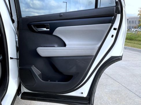 Used 2020 Toyota Highlander XLE w/ Protection Package #3 image 15
