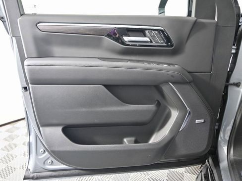 New 2026 Chevrolet Suburban Premier w/ Sun And Tow Package AWD/4WD image 19