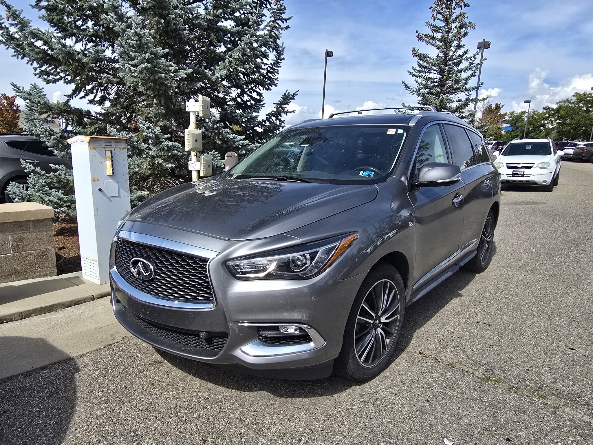 Used 2019 INFINITI QX60 Luxe w/ Sensory Package AWD/4WD image 1