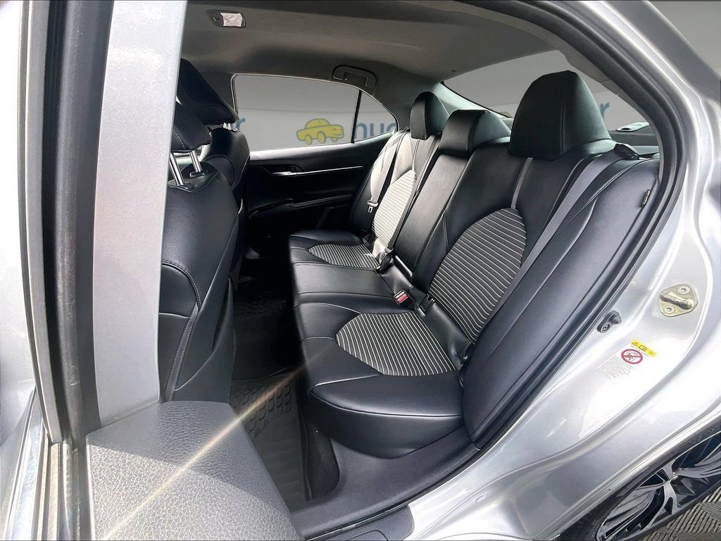 Used 2019 Toyota Camry SE FWD image 13