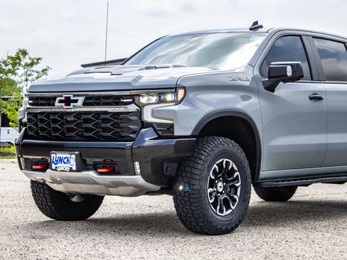 Used 2024 Chevrolet Silverado 1500 ZR2 AWD/4WD image 9