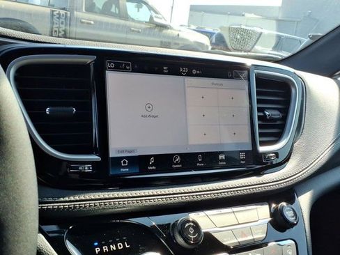 New 2026 Chrysler Pacifica Select image 8