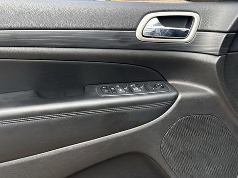 Used 2020 Jeep Grand Cherokee Altitude RWD image 24