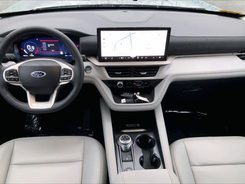 Used 2025 Ford Explorer Active w/ Active Comfort Package RWD image 15