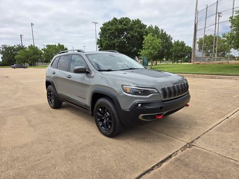 Used 2019 Jeep Cherokee Trailhawk w/ Cold Weather Group AWD/4WD image 33