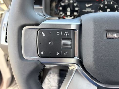 Used 2025 Land Rover Discovery S AWD/4WD image 8