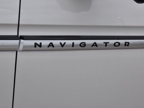 New 2026 Lincoln Navigator L Reserve AWD/4WD image 42