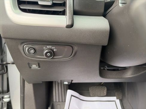 Used 2023 GMC Terrain SLE w/ Driver Convenience Package image 13