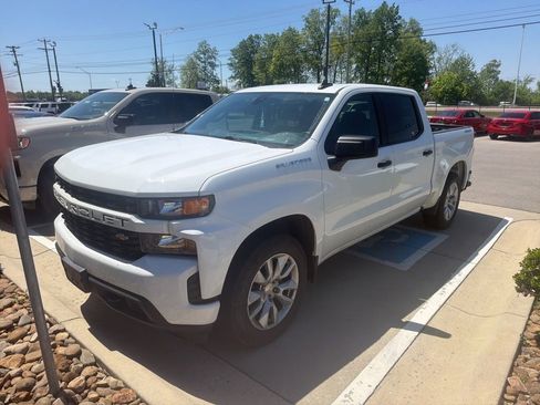 Used 2022 Chevrolet Silverado 1500 Custom w/ Safety Confidence Package AWD/4WD image 2