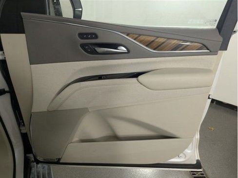 Used 2021 Cadillac Escalade ESV Sport Platinum AWD/4WD image 9
