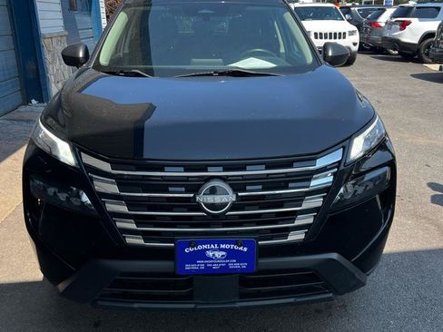 Used 2024 Nissan Rogue S AWD/4WD image 3