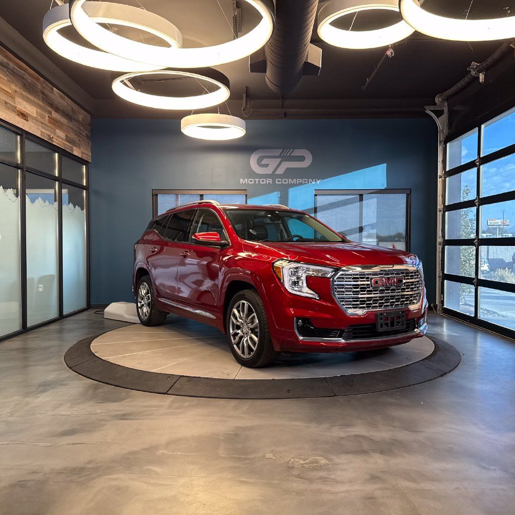 Used 2023 GMC Terrain Denali AWD/4WD image 1