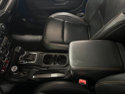 Certified 2020 Jeep Gladiator Mojave w/ Dual Top Group image 28