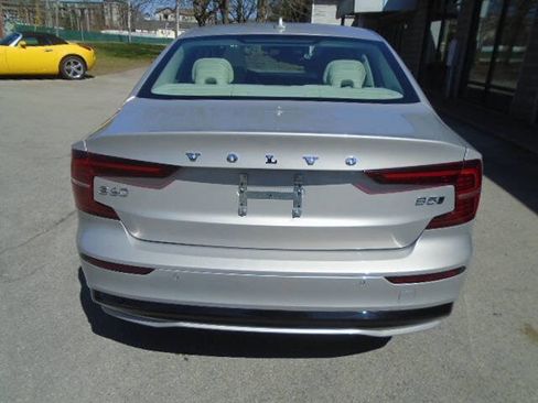 Used 2025 Volvo S60 B5 Core image 5