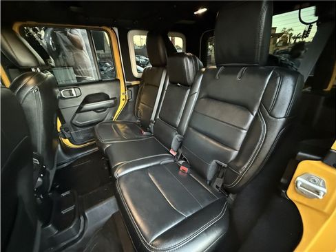 Used 2019 Jeep Wrangler Unlimited Sahara w/ Quick Order Package 24M Moab AWD/4WD image 22