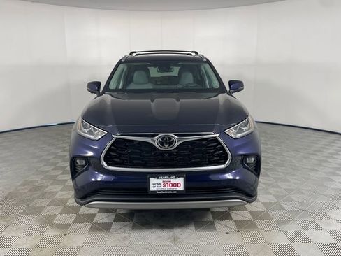 New 2026 Toyota Highlander Platinum AWD/4WD image 16
