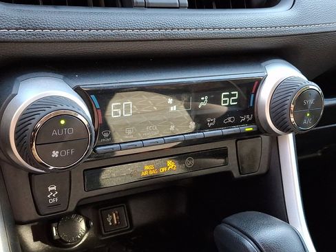 Used 2024 Toyota RAV4 XLE AWD/4WD image 17