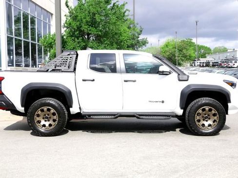 Used 2025 Toyota Tacoma Trailhunter image 4