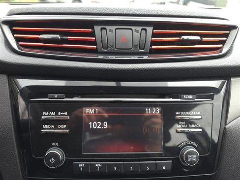 Used 2018 Nissan Rogue Sport S image 41