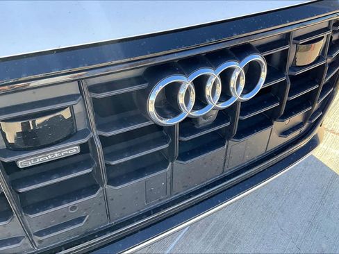 Used 2020 Audi Q8 Prestige w/ Prestige Package image 26