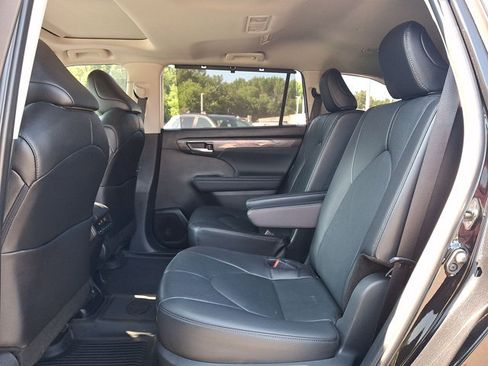 Used 2024 Toyota Highlander Limited AWD/4WD image 21