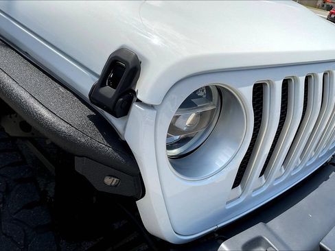 Used 2019 Jeep Wrangler Unlimited Sahara w/ Dual Top Group AWD/4WD image 26