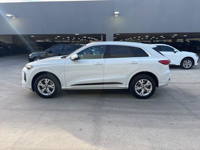 Certified 2025 Audi Q5 Premium w/ Convenience Package AWD/4WD image 9