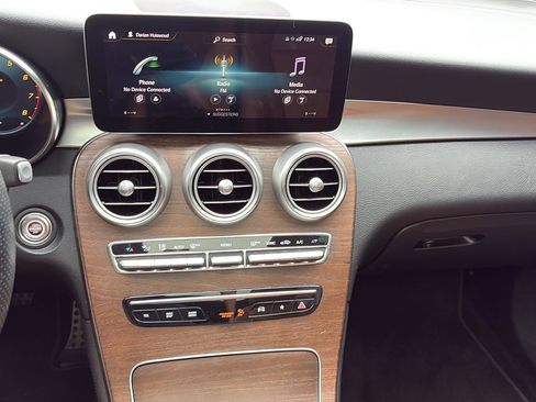 Used 2021 Mercedes-Benz GLC 300 4MATIC image 37