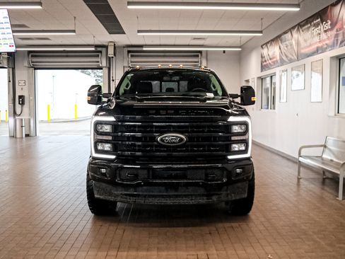 Used 2024 Ford F250 Lariat w/ Lariat Ultimate Package AWD/4WD image 3
